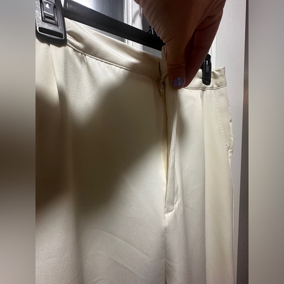 PrettyLittleThing Cream Cropped Pants - Picture 6 of 9